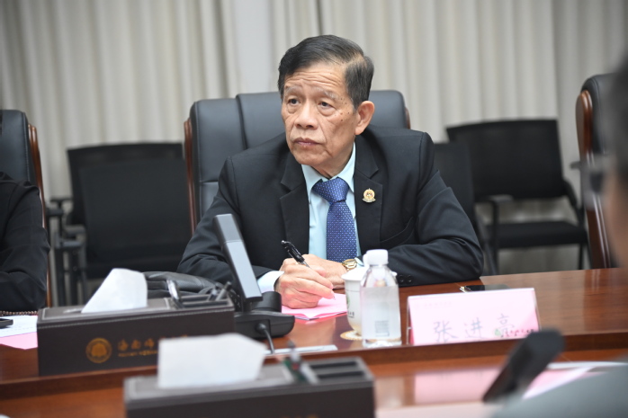 泰国华文民校协会主席、北榄公立培华学校主席张进亮